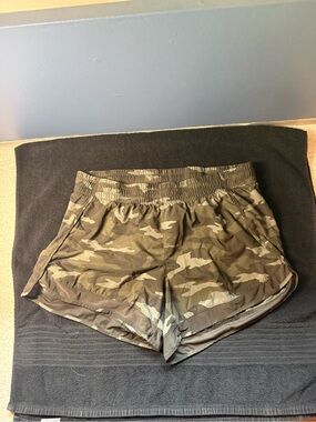 Athleta Women’s Camo Athletic Shorts - Olive Green 4”